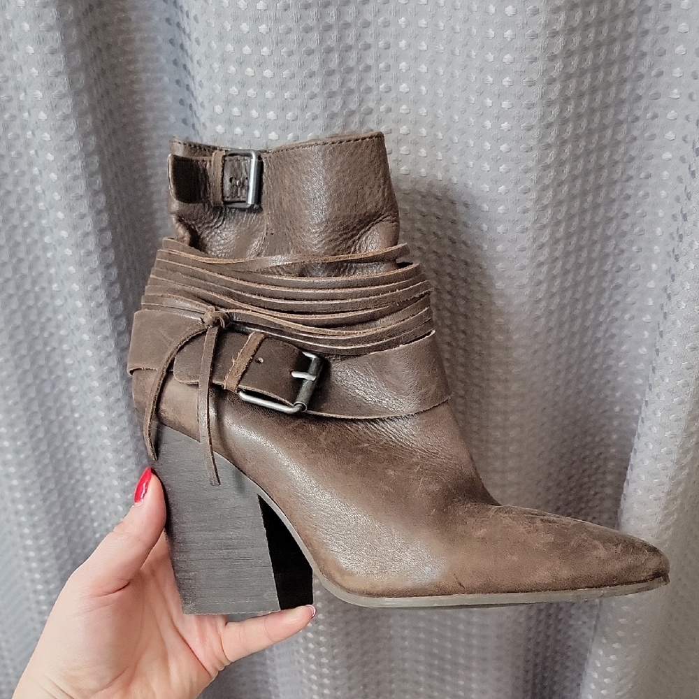 Vince Camuto Rhiannon Buckle Ankle Boot Size 8.5